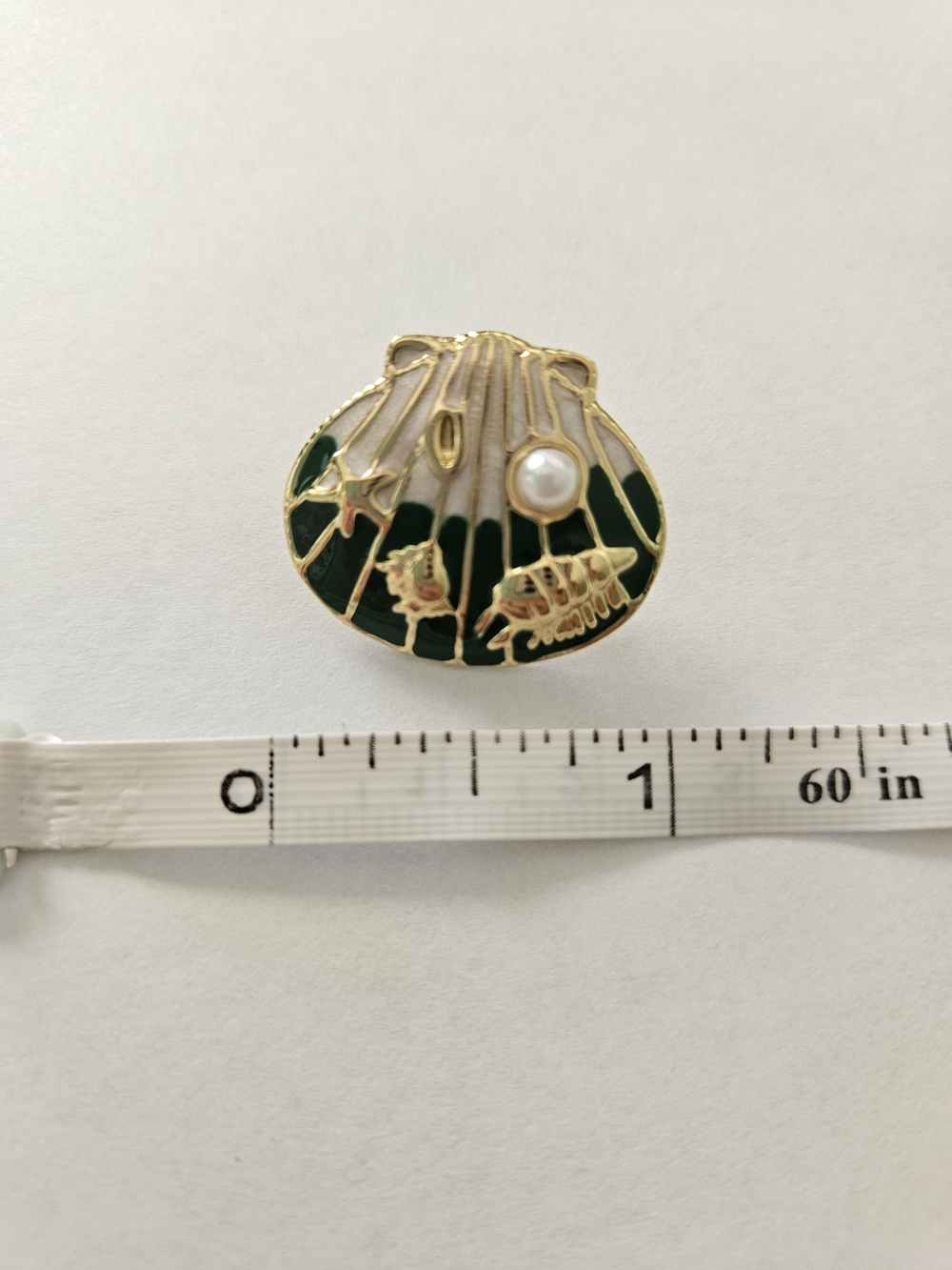 NEW Gold and Green Shell Motif Earrings with Pearl Accent Preppy Summer Feminine - Picture 4 of 4